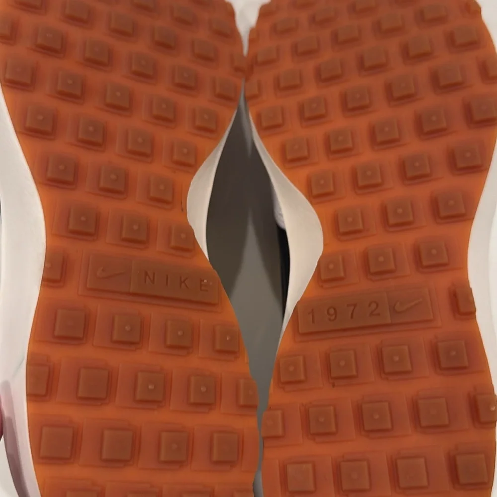 WOMEN'S NIKE WAFFLE DEBUT SNEAKERS
White, Gray and Black size 7 Good condition - Picture 3 of 5